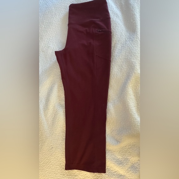 EDDIE BAUER Women's Trail Tight High-Rise Capris - Picture 3 of 3